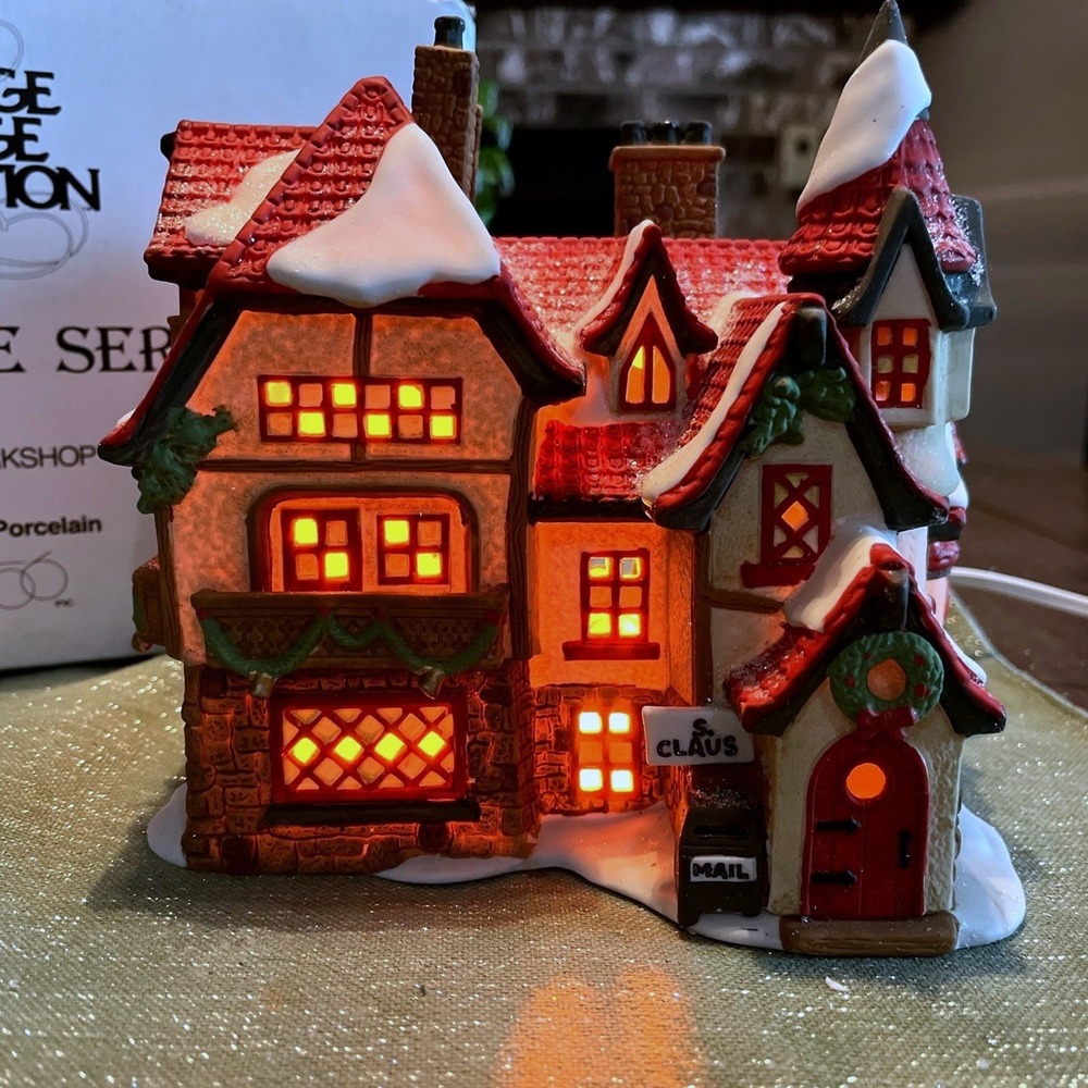 Dept 56 NORTH POLE SERIES - Santa's workshop - #56006 w/BOX - Picture 2 of 10